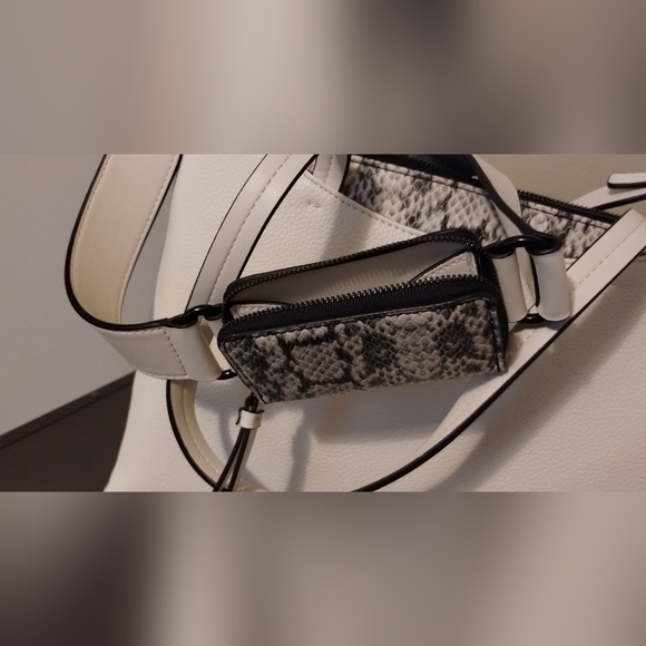 CALVIN KLEIN, "Chrome" Classic Tote - NWTs - Picture 3 of 9